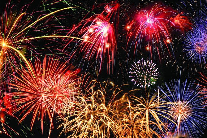 Australia Day Dinner and Fireworks Cruise on Sydney Harbour - DJ and bar: the party vibe you’re paying for