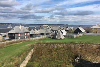 Black Wood Tours: Fortress of Louisbourg Tour - Louisbourg Lighthouse: quick stop, strong payoff