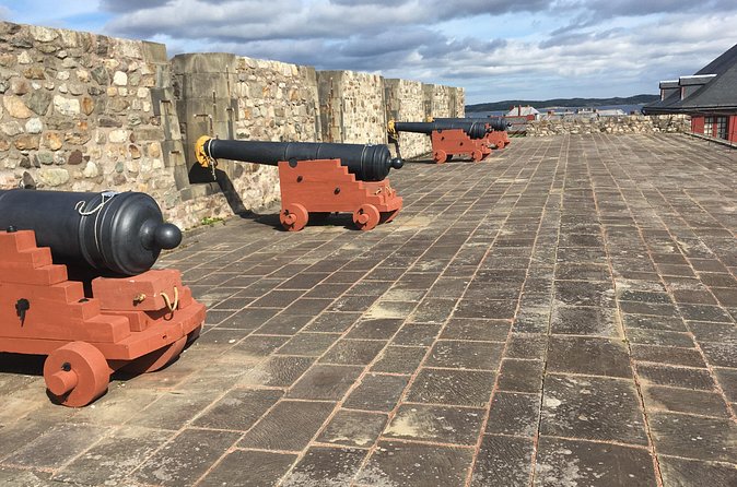 Black Wood Tours: Fortress of Louisbourg Tour - Guides and group size: when you’ll feel the difference