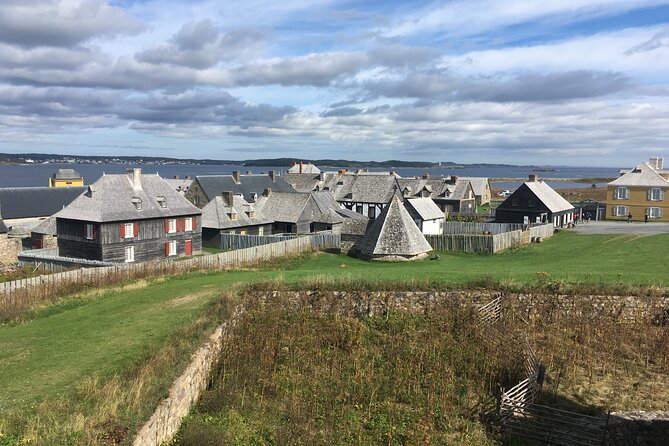 Black Wood Tours: Fortress of Louisbourg Tour - Louisbourg Lighthouse: quick stop, strong payoff