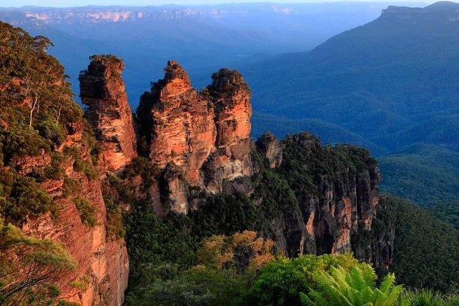 Blue Mountains Day Tour :Wildlife, Waterfall Walk & Three Sisters - Leura Mall Stroll: A Reset Between Lookouts