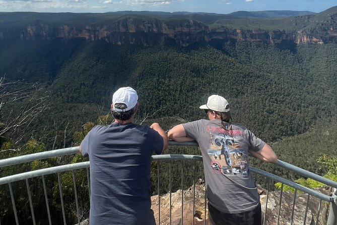 Blue Mountains Private Tour & Hidden Gems, Pick up & Drop off - Katoomba: cockatoos first, then short waterfall walking