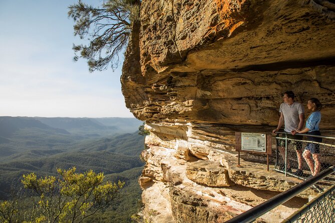 Blue Mountains Sunset Tour with Kangaroo Sightings from Sydney - Glenbrook stop: the leg-stretch and snack sanity break