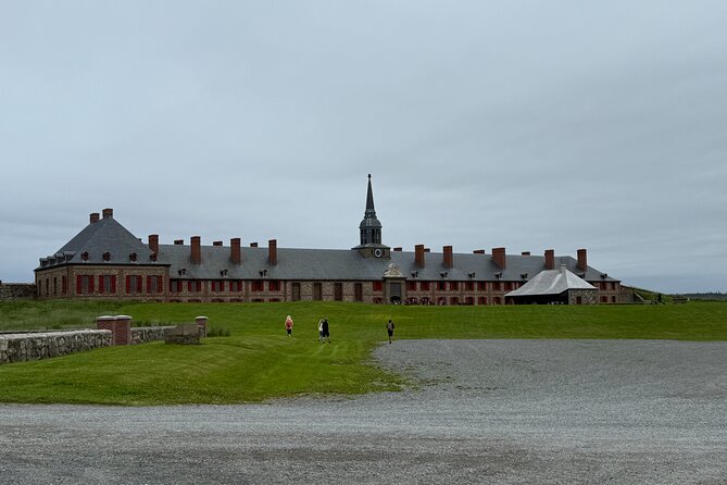 Fortress of Louisbourg Tour - Louisbourg Lighthouse: quick stop, big payoff