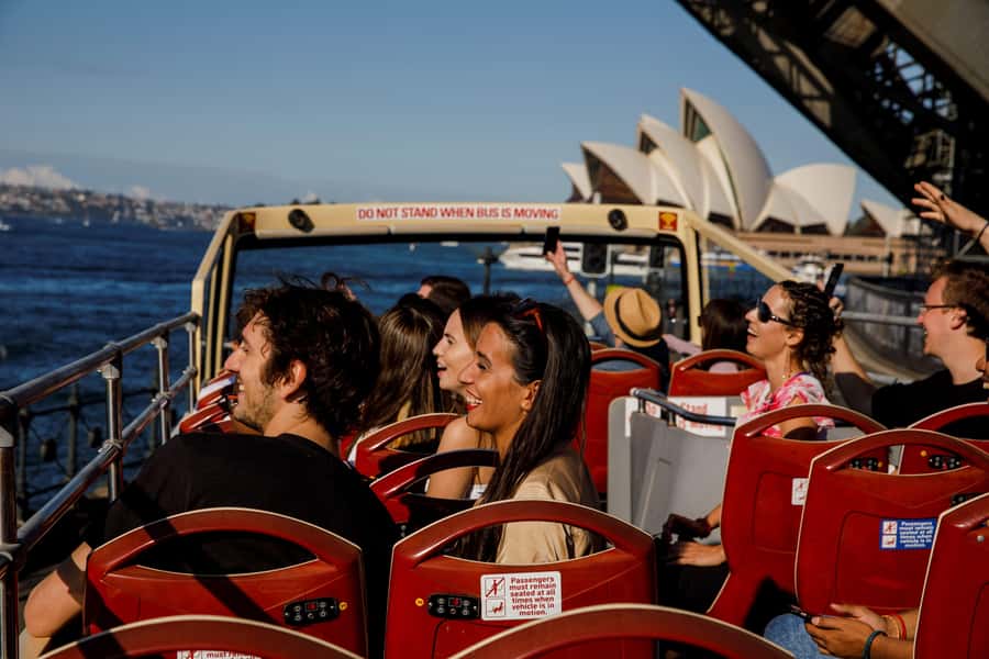 From Sydney: Blue Mountains Day Tour & Hop-on, Hop-off Tour - Leura and Echo Point: Three Sisters viewing with a real time block