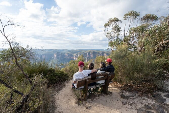 Guided Walking Tour in the Blue Mountains - Hidden Treasures - Katoomba Town Time: A Real Break (And a Lunch Plan)