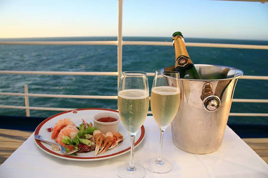 Lunch Cruise with Live Jazz on Sydney Harbour - The three-course lunch: what’s included and what to watch for