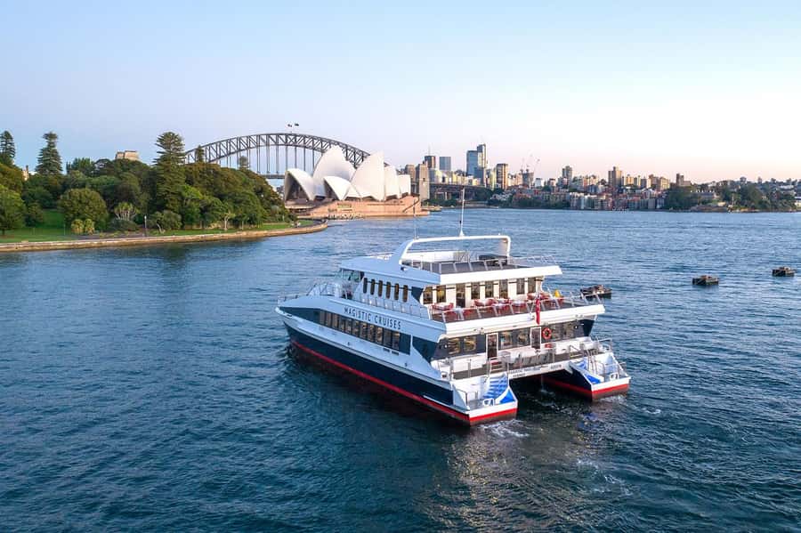 Luxury Catamaran Lunch Cruise with Deluxe Buffet - Deluxe buffet lunch: what’s on the table and how it works