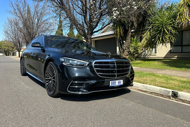 Luxury Sydney Airport Arrival Transfer - Sedan/SUV - Meeting Your Chauffeur: The Text Message That Saves Your Energy