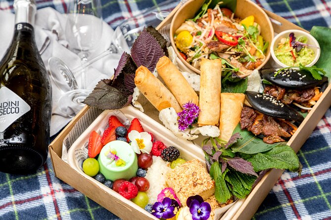 Picnic in the Royal Botanic Gardens for 2 - Royal Botanic Garden Sydney: Where the Meal Actually Happens