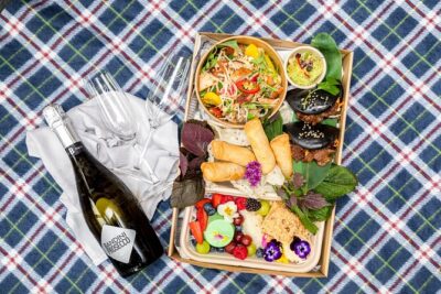 Picnic in the Royal Botanic Gardens for 2 - Your Three Courses Plus Wine: What You’ll Really Taste
