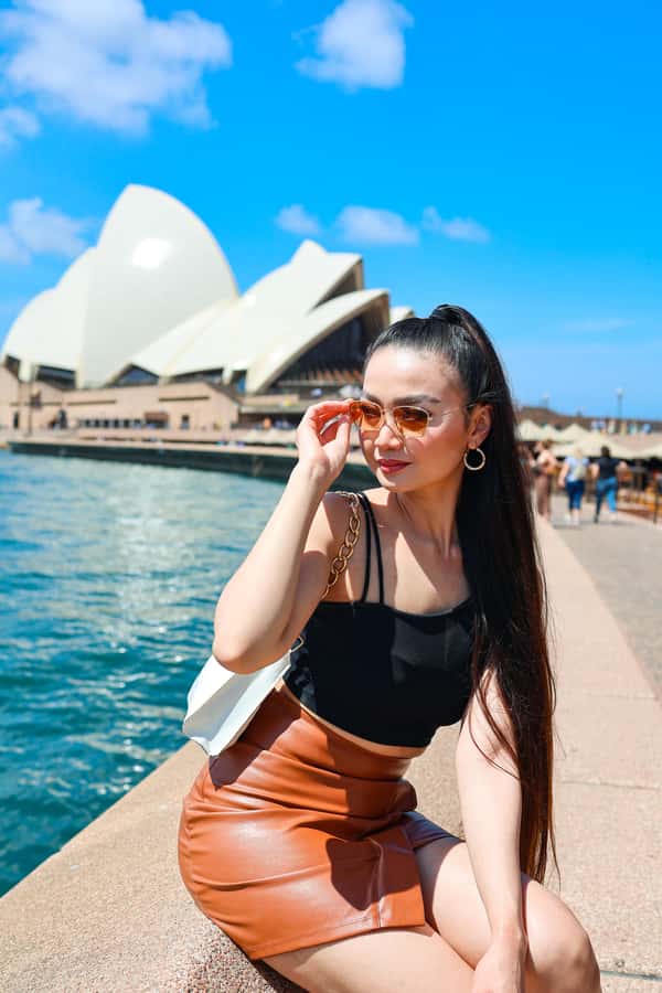 Private photo tour at Sydney’s most iconic locations - Starting at the Opera Bar: quick meet-up, clear vibe