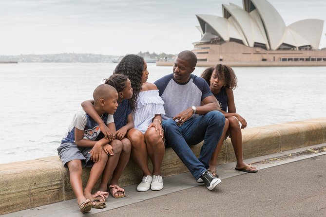 Private Vacation Photography Session with Local Photographer in Sydney - A private Sydney photo shoot beats selfie chaos
