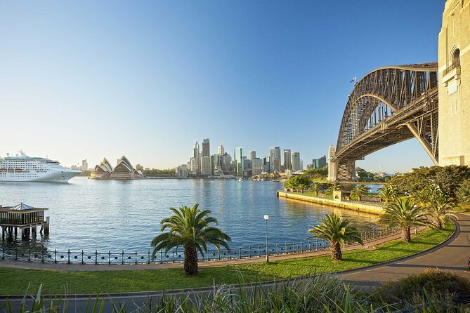 Small Group Tour Sydney City Highlights and Hidden Gems - Bondi Beach lunch time and the Bondi to Coogee walk
