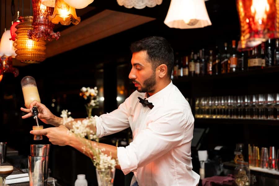 Sydney: Cabaret Dinner Show at the Honeycomb Club - Doors open at 7pm: how the evening typically runs