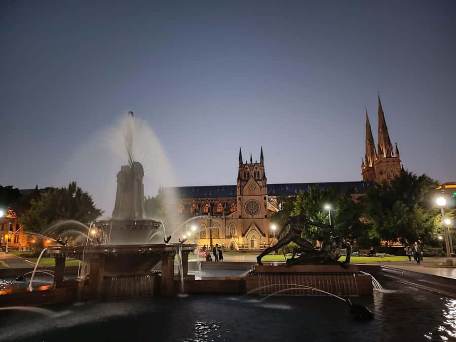 Sydney: City Sights Walking Tour - State Library, NSW Parliament, Town Hall, and QVB: the civic brain of Sydney