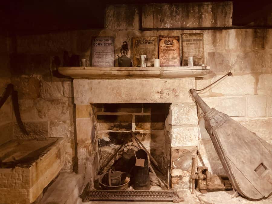 SYDNEY : Ghosts, Grog & The Rocks: Haunted Pubs &Cellar Tour - Starting at The Russell Hotel: how the 90 minutes actually feels