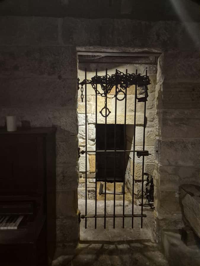 SYDNEY : Ghosts, Grog & The Rocks: Haunted Pubs &Cellar Tour - Waterloo Hotel cellar access: the moment the tour turns darker