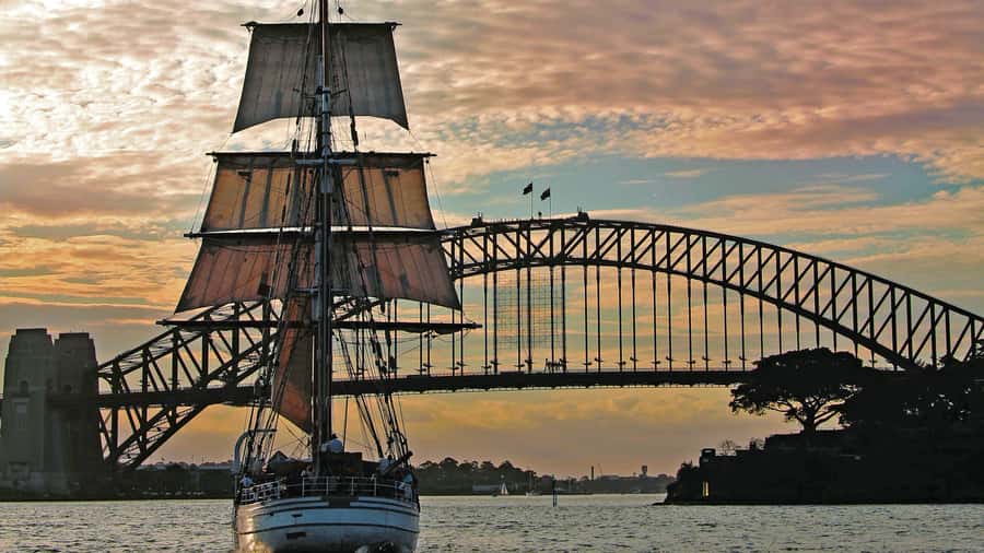 Sydney: Harbor Sunset Cruise with Dinner - The Opera House and Harbour Bridge from the deck