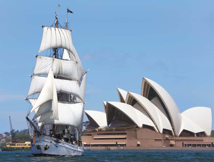 Sydney Harbor: Theatrical Pirates Cruise - The 90-minute flow: sightseeing that turns into a story