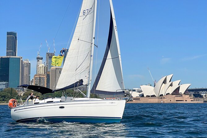 Sydney Harbour Sailing Experience - North side views: Taronga Zoo area and Kirribilli House