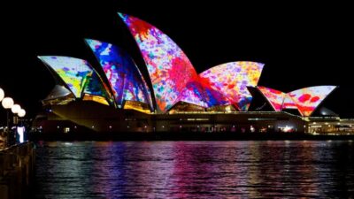 Sydney Harbour: Tall Ship Vivid Dinner Cruise - The Real Star: Opera House Light Shows from Close to the Water