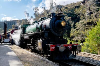 Sydney: Heritage Zig Zag Steam Train and Blue Mountains Tour - Getting from central Sydney to the Blue Mountains (and why the clock matters)