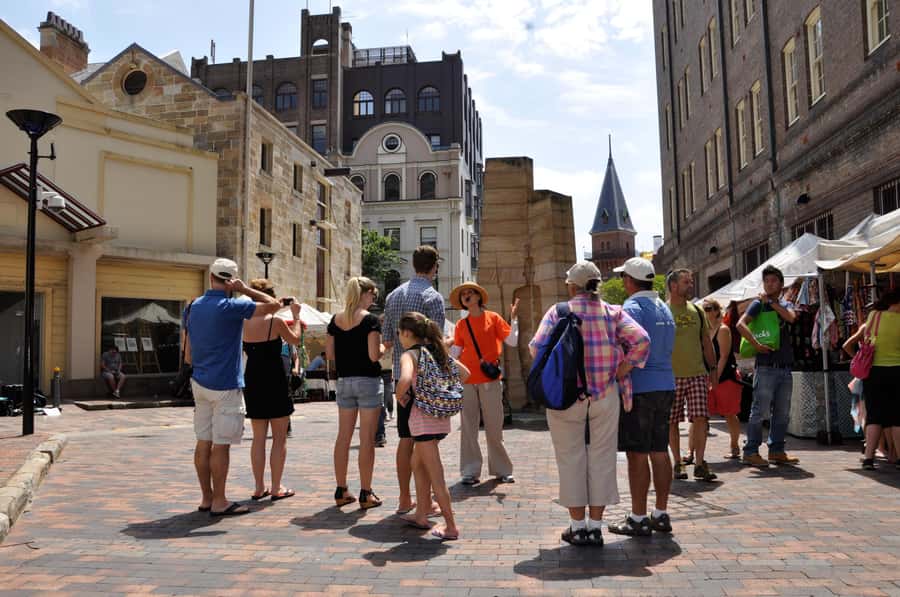 Sydney Historical Walking Tour including The Rocks - Finding your group at Archibald Memorial Fountain (Hyde Park North)