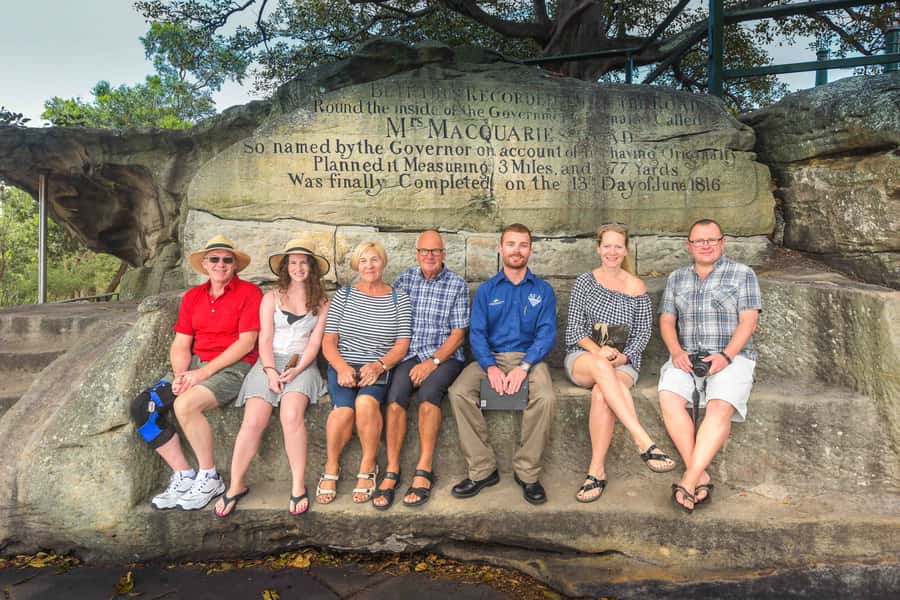 Sydney: Morning Sightseeing Bus to Bondi with Lunch Cruise - Guides and narration: the difference between seeing and understanding
