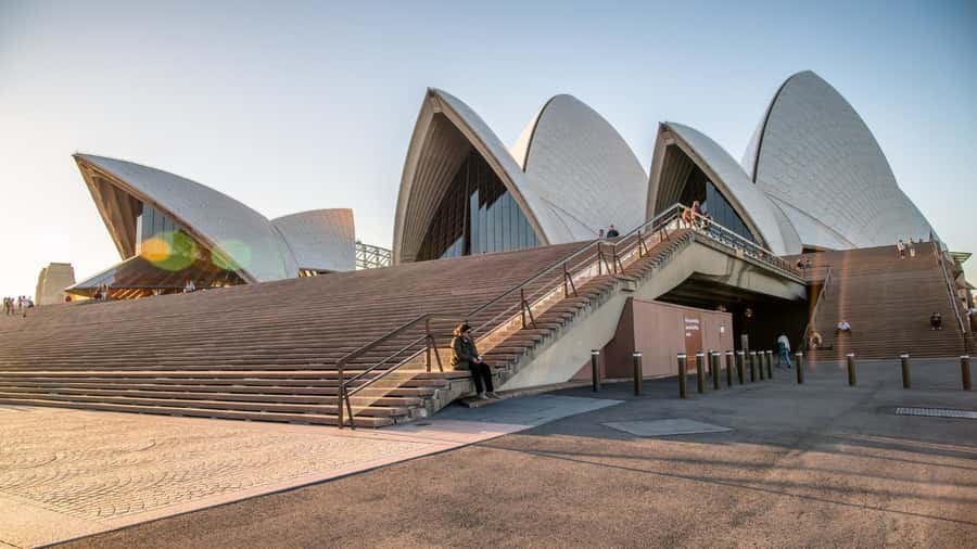 Sydney Private & Custom Walking Experience with a Local - Meeting at the Cenotaph and getting your day dialed in