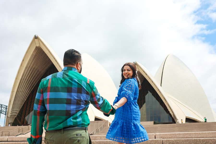 Sydney: Private Photoshoot outside the Opera House - Why a private Opera House photoshoot beats DIY selfies
