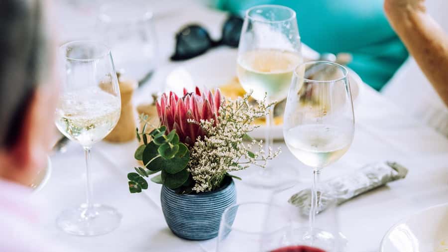 Sydney: Sydney Harbor Lunch Cruise with Welcome Drink - A 2-hour harbor lunch with big-deck 360° views